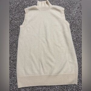 C by Bloomingdale Cashmere Sleeveless Cream Turtleneck Sweater